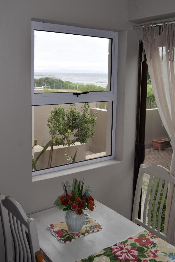 Strandloper Apartments Hermanus Exterior foto